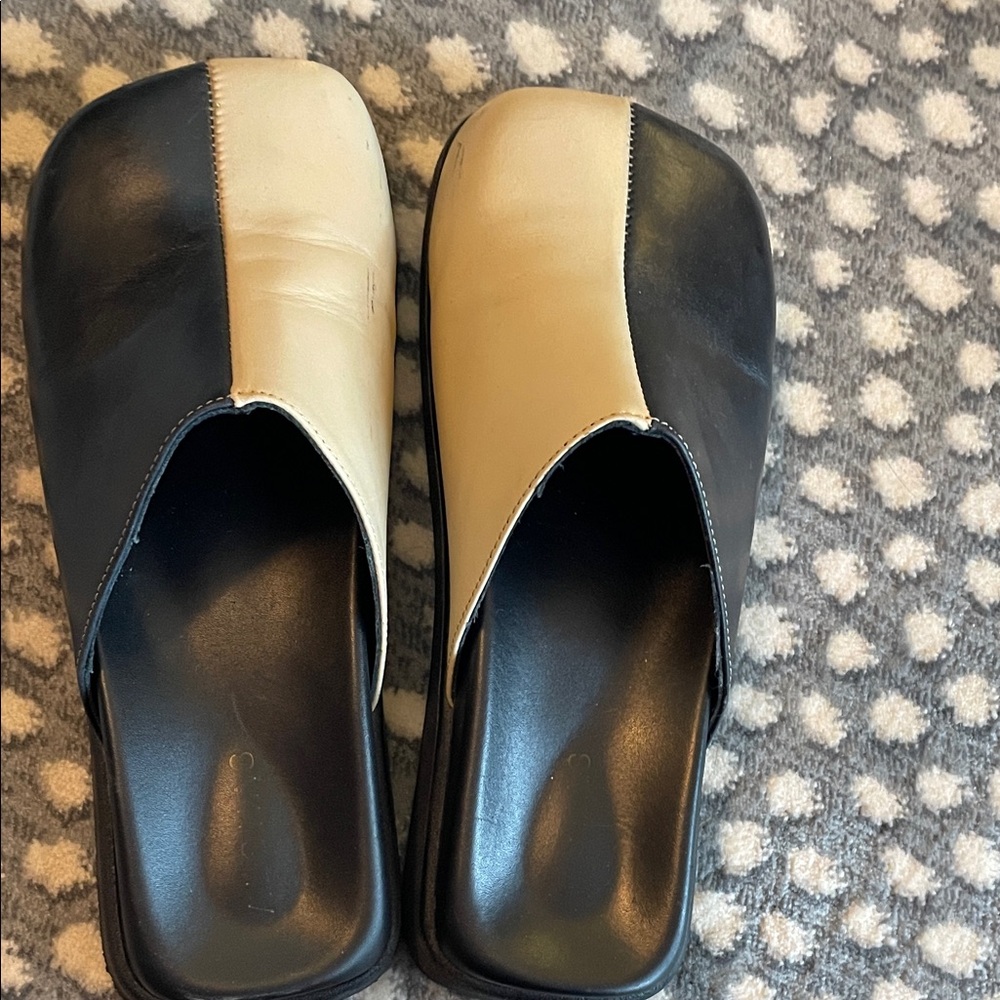 ALOHAS Two-Tone Black and Cream Mules